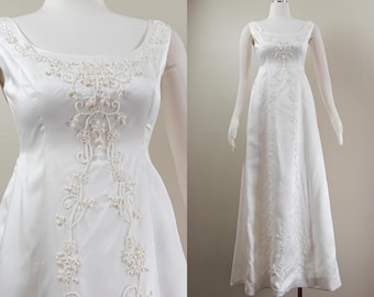 Vestido de novia de satén de rayón blanco de los años 60: cintura imperio con perlas, Bianchi, talla pequeña