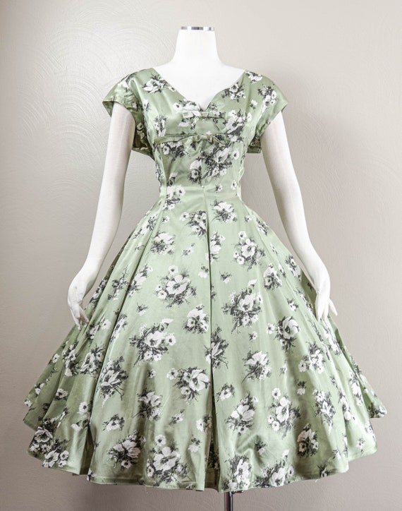 Gorgeous 50s/60s Green Satin Floral Printed Circl… - image 2