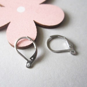 10 oder 20 Klappbrisuren chirurgischer Edelstahl mit Schlaufe Silber  15,8x10 mm