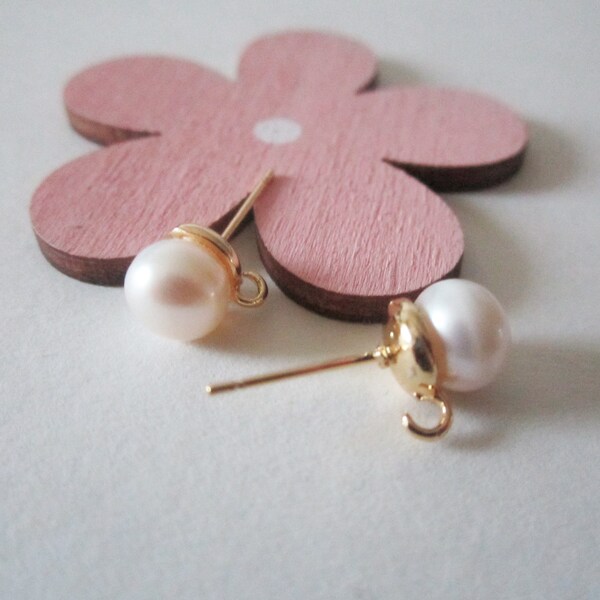 2 pairs of freshwater pearl stud earrings, with brass and horizontal eyelets, 18K gold plated, 10 mm x 7.5 mm