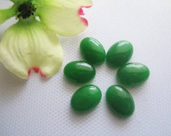 2x Malaysia Jade Cabochons 18 x 13 mm Durchmesser