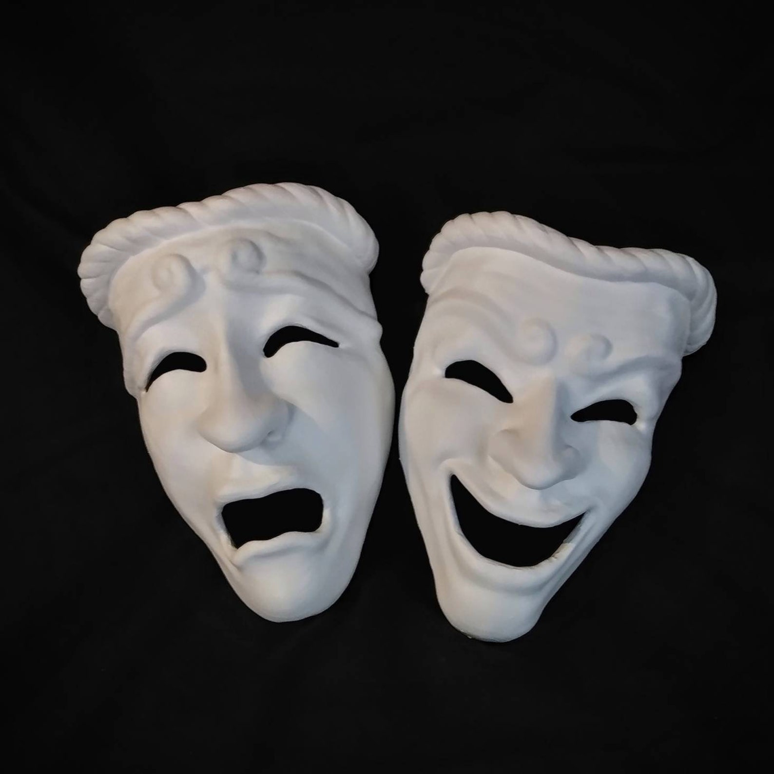 Какие маски были в 1. Древнегреческие маски комедии и трагедии.