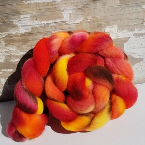 Herbstlaub-handbemalt 23 Mikron Merino Wolle Kammzug, ideal zum Spinnen, Filzen und Weben