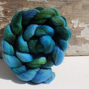 Jungle River - handbemalt 23 Mikron Merinowolle Kammzug, ideal zum Spinnen, Filzen und Weben