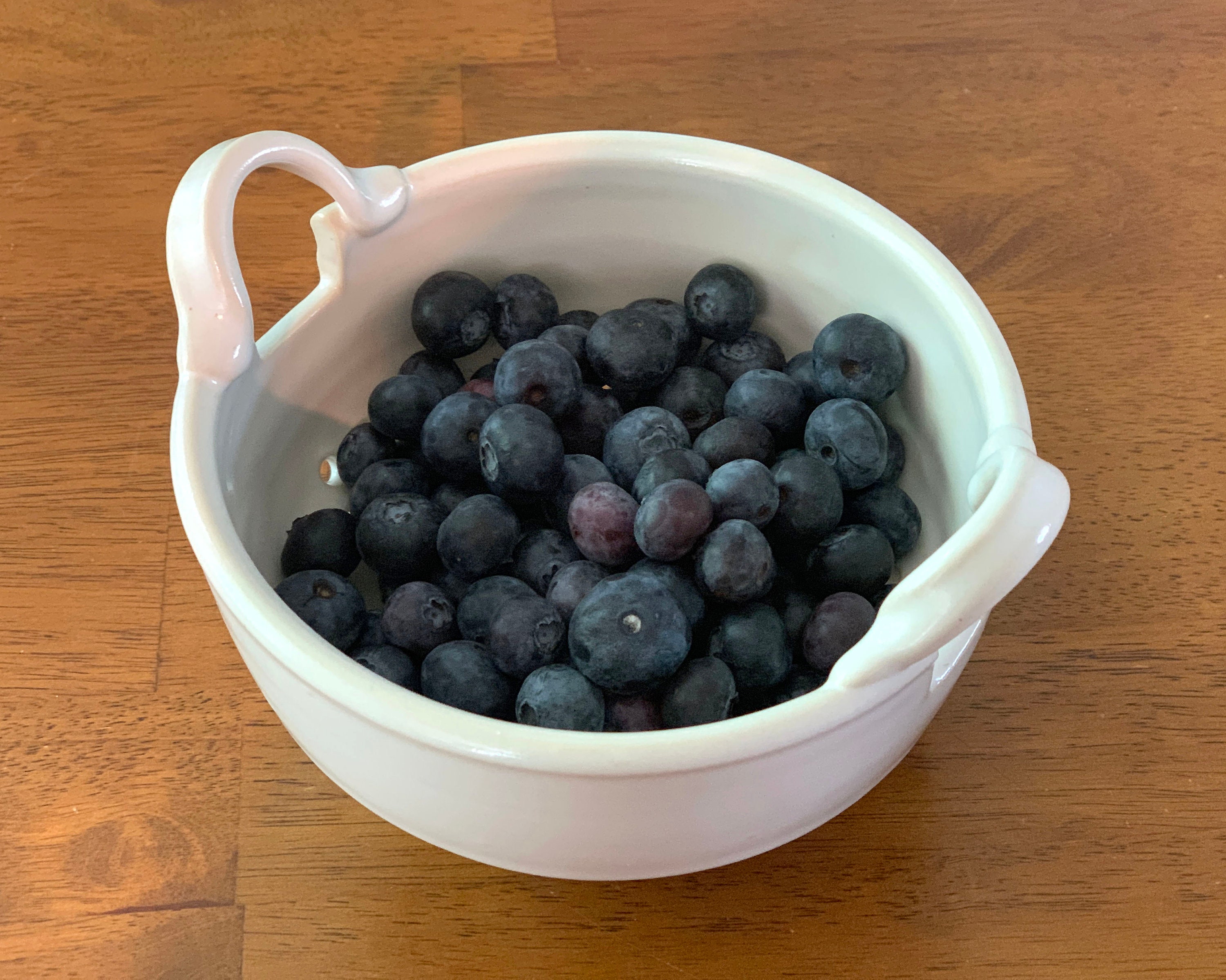 White Berry Bowl pottery berry bowl for rinsing and draining grapes
