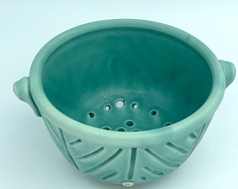 Soft Green Berry Bowl pottery for rinsing and draining grapes, blueberries, beans, cherry tomatoes. Garlic keeper. kitchen decor