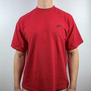90&#39;s Nike Vintage Embroidered Logo Men&#39;s Short Sleeve T-shirt Size L Red