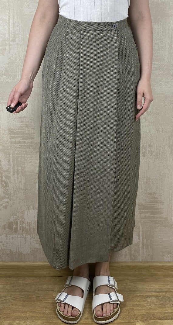 ジョルジオアルマーニ Giorgio Armani Virgin Wool Midi Skirt Wool mid-length skirt Giorgio Armani Black size 42 IT in