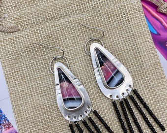 Brincos boho de ágata com faixa rosa