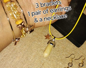 Conjunto de joyas lleno de estrellas