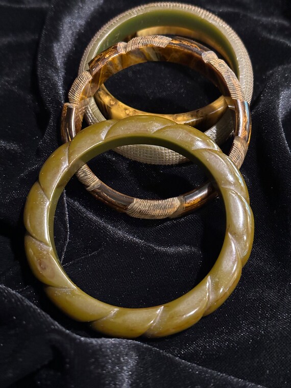 Vintage Carved Bakelite Bangles: Textured Colors - image 8