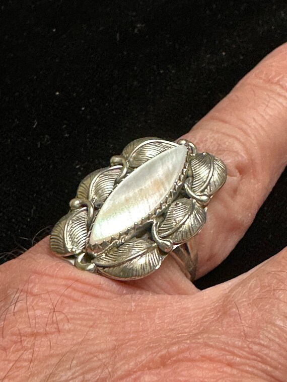 Native American Sterling MOP Ring - image 9