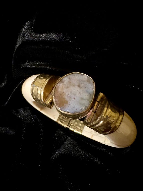 Vintage Bovine Bone Hinged Bracelet with Agate - image 3