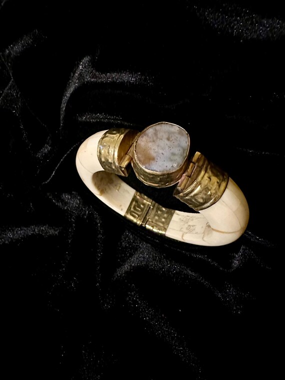 Vintage Bovine Bone Hinged Bracelet with Agate - image 4