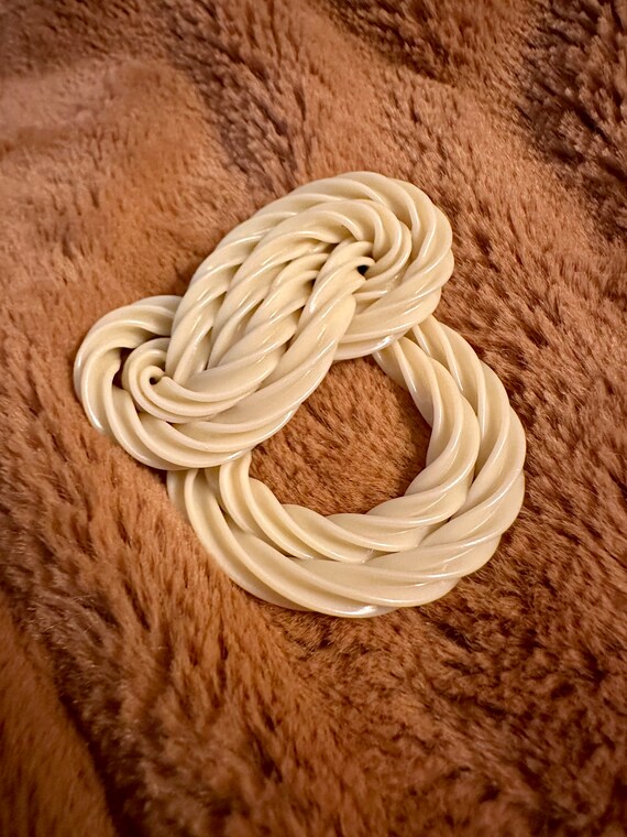 Celluloid Knot Brooch - image 5