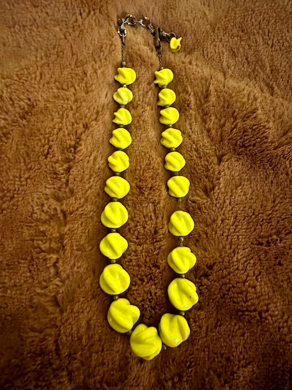 Vintage Chartreuse Glass Bead Choker Necklace - image 1