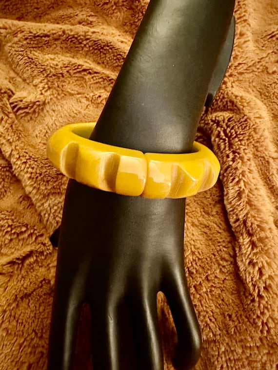 Bakelite Clamper Bracelet - image 3