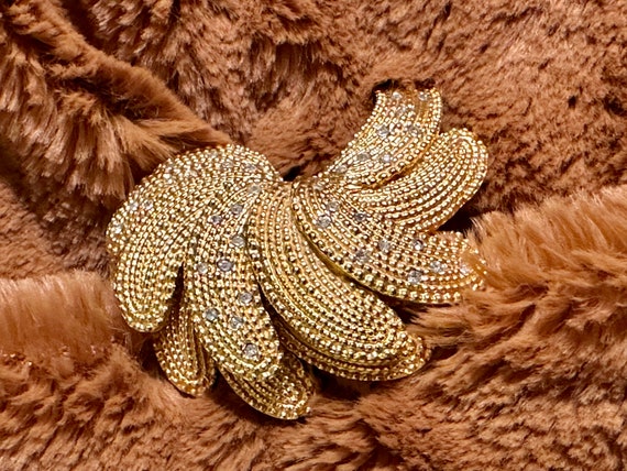 Hattie Carnegie Signed Brooch - image 10