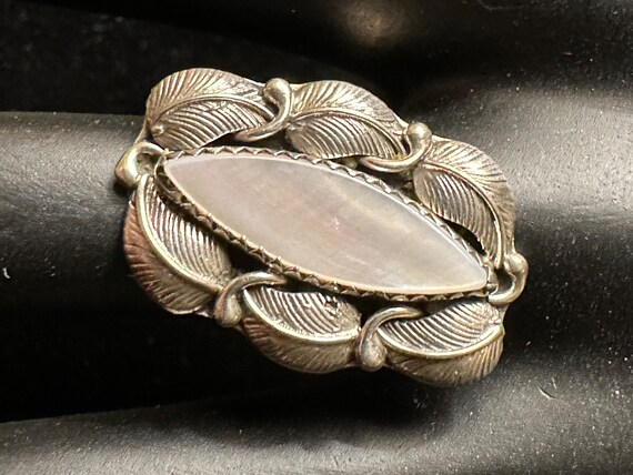 Native American Sterling MOP Ring - image 7