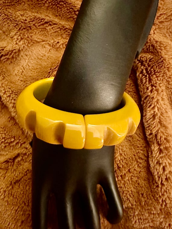 Bakelite Clamper Bracelet - image 2