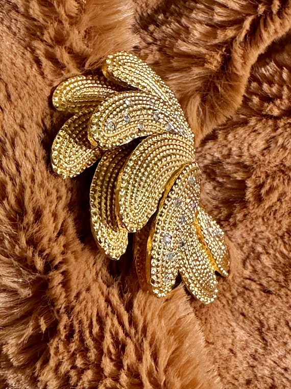 Hattie Carnegie Signed Brooch - image 8