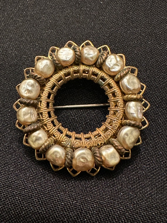 Miriam Haskell Pearl Brooch - image 2