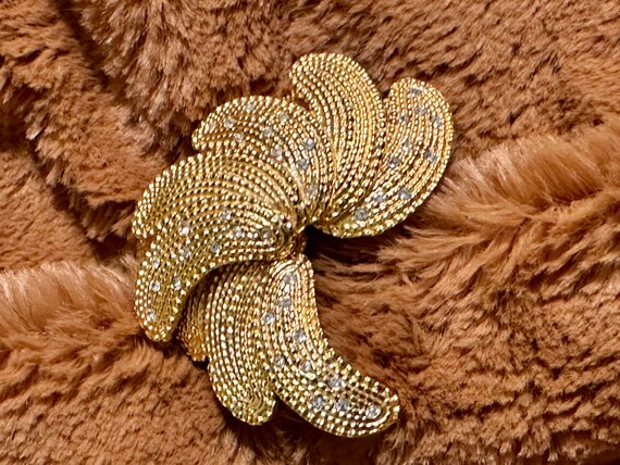 Hattie Carnegie Signed Brooch - image 9