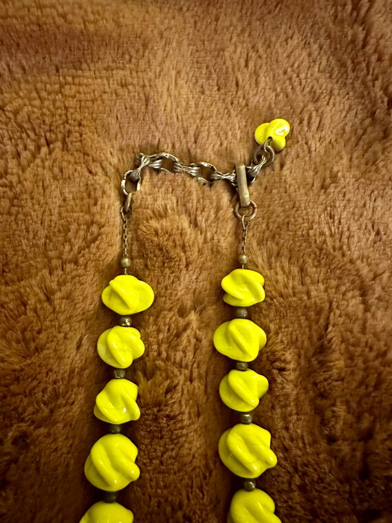Vintage Chartreuse Glass Bead Choker Necklace - image 4
