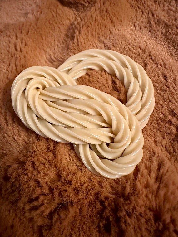 Celluloid Knot Brooch - image 8