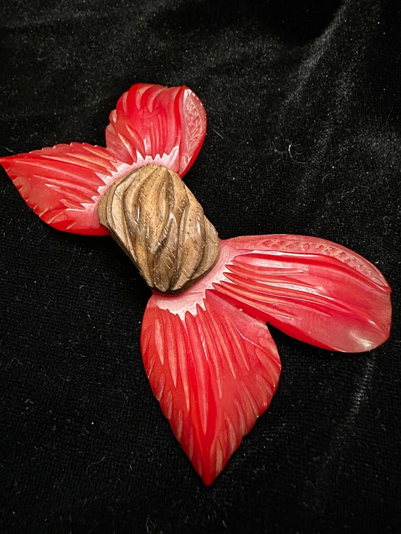 Bakelite Brooch - image 7