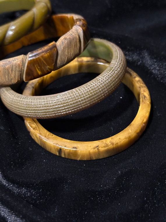Vintage Carved Bakelite Bangles: Textured Colors - image 7