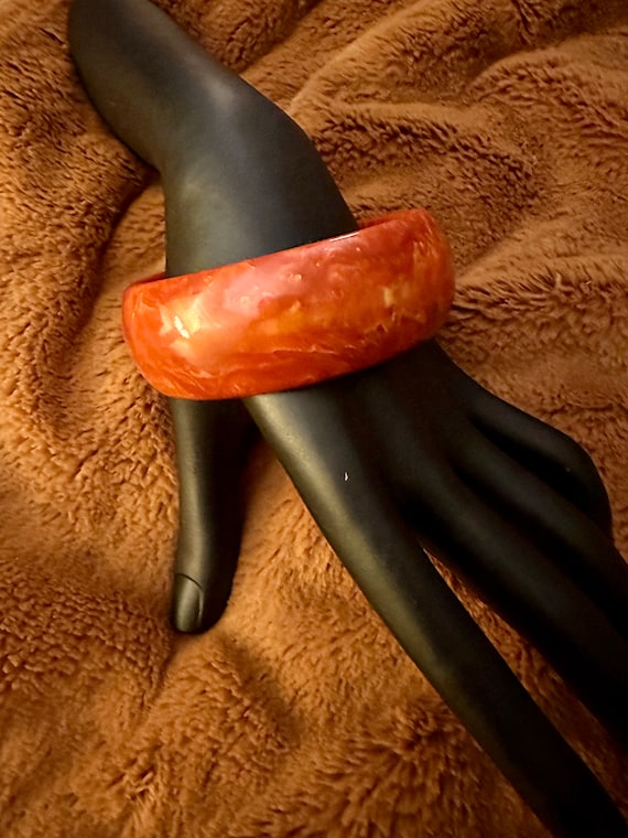 Rust Orange Bakelite Bangle: Geometric Design, Ra… - image 1