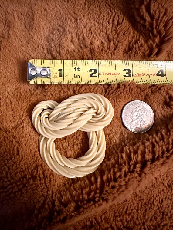 Celluloid Knot Brooch - image 7