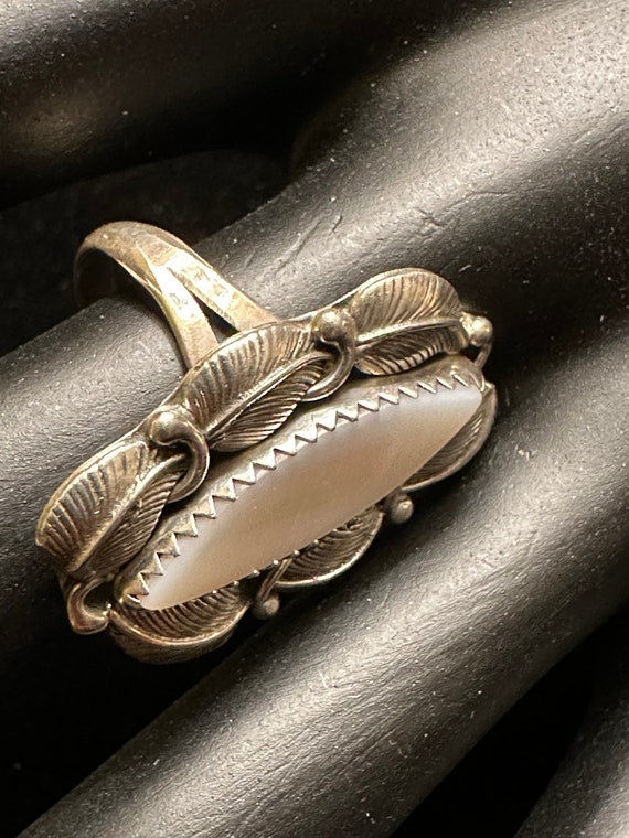 Native American Sterling MOP Ring - image 5