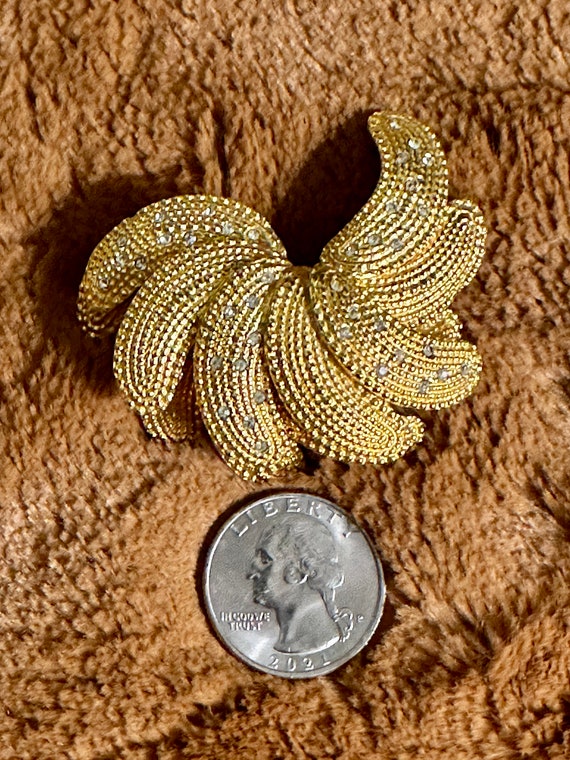 Hattie Carnegie Signed Brooch - image 3