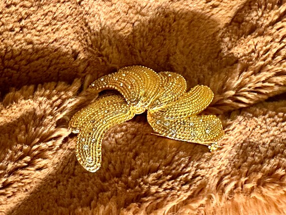 Hattie Carnegie Signed Brooch - image 6