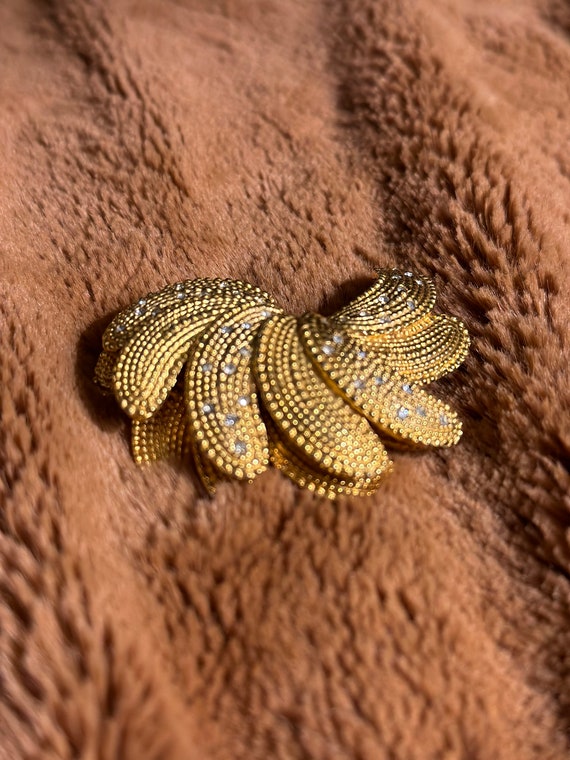 Hattie Carnegie Signed Brooch - image 5