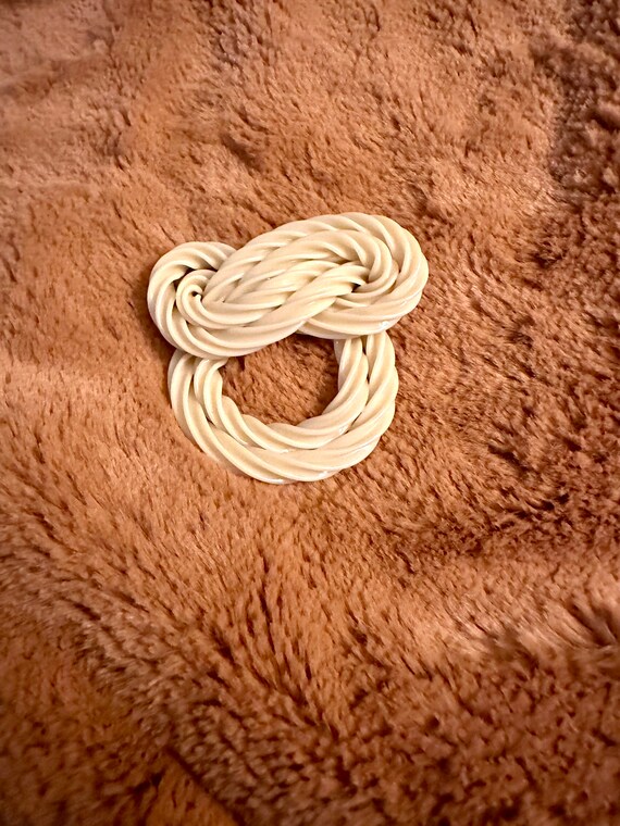 Celluloid Knot Brooch - image 6