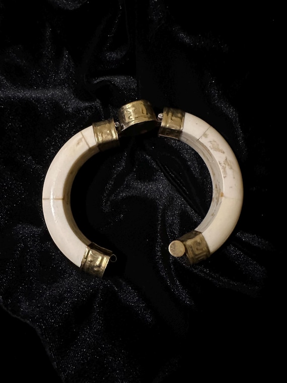 Vintage Bovine Bone Hinged Bracelet with Agate - image 5