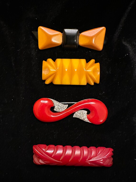 Bakelite brooches Gem