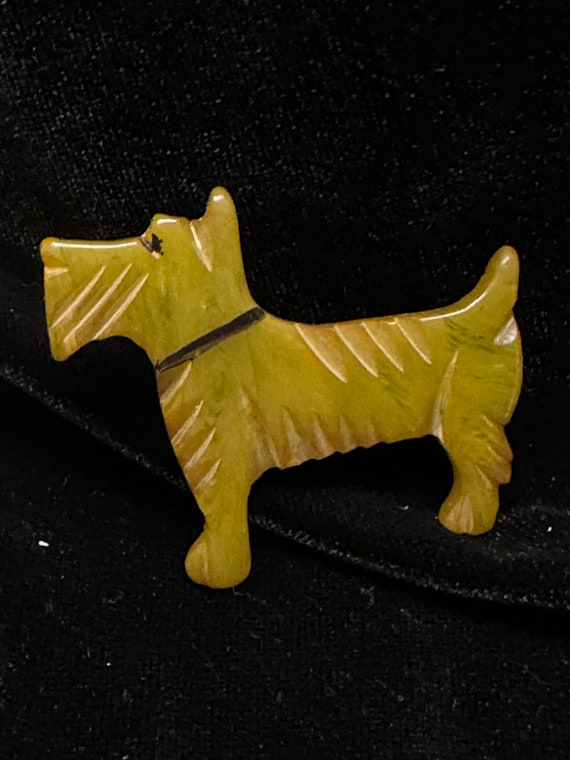 Scottie Bakelite Brooch - image 9