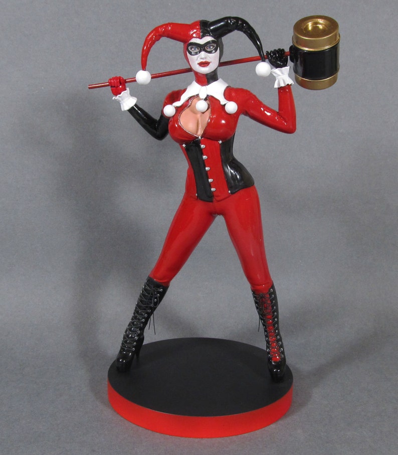 harley quinn sculpture