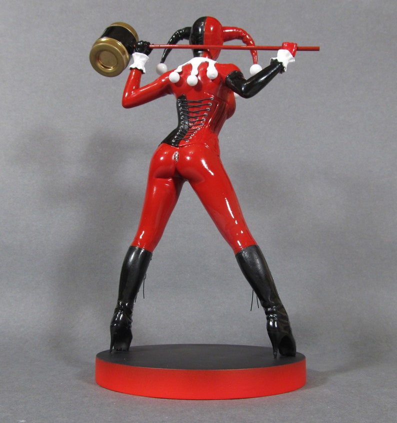 harley quinn sculpture