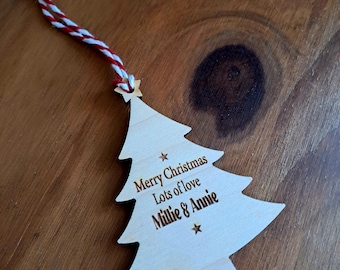 Personalisierte gravierte Weihnachtsbaum-Anhänger aus Holz