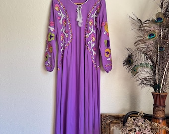 Vintage Magical Bohemian Egyptian Chainstitch Embroidered Purple Kaftan Maxi Dress | S-M-L