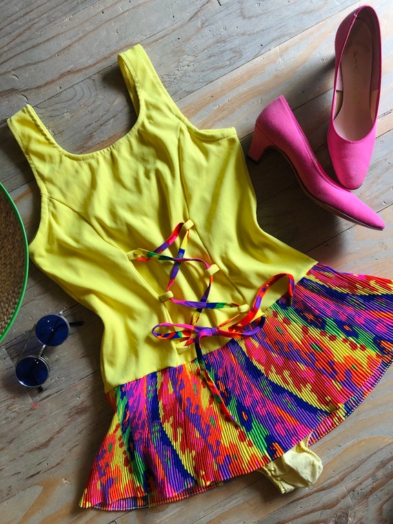 1960s Psychedelic Swinging Sixties Yellow 1 pc Sw… - image 7