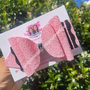 Pink crayon bow