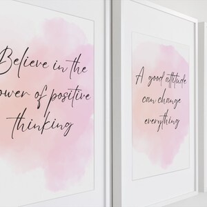 Peut inclure: Trois impressions encadr&eacute;es avec des fonds aquarelle roses et des citations inspirantes. La premi&egrave;re impression dit "Croyez au pouvoir de la pens&eacute;e positive". La deuxi&egrave;me impression dit "Une bonne attitude peut tout changer". La troisi&egrave;me impression dit "Choisissez le bonheur chaque jour".
