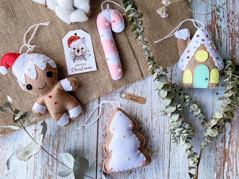 Tree Decoration, Gingerbread Man, Xmas Tree Decor, Gingerbread House, Felt Xmas Ornament, Secret Santa Gift, Cute Christmas Decor, Christmas Gift, Xmas Felt Decor, Xmas Ornament, Felt Craft Decor, Xmas Decor Gift, Unique Xmas Decor.