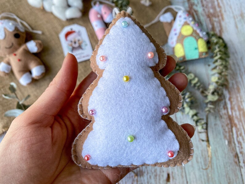 Tree Decoration, Gingerbread Man, Xmas Tree Decor, Gingerbread House, Felt Xmas Ornament, Secret Santa Gift, Cute Christmas Decor, Christmas Gift, Xmas Felt Decor, Xmas Ornament, Felt Craft Decor, Xmas Decor Gift, Unique Xmas Decor.